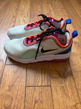 Nike Wmns Air Max Motion 2 ES1 'Fossil Multi'